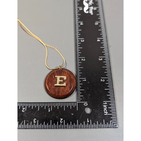 Vintage Initial Letter E Brown Wood Round Pendant Necklace Gold Tone 18 in - Picture 7 of 7